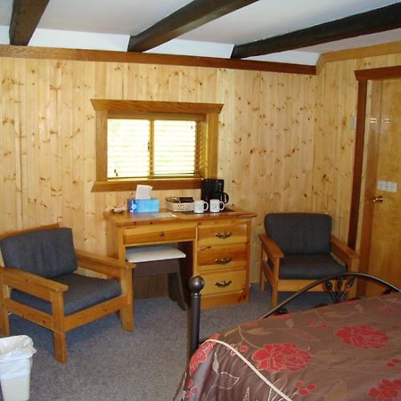 Helmcken Falls Lodge Cabin Rooms And Rv Park Clearwater Exteriör bild