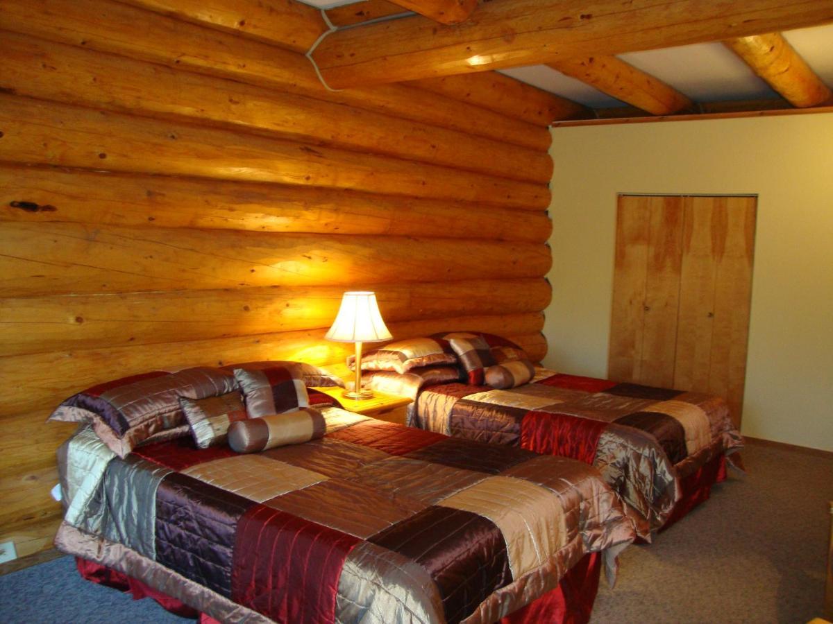 Helmcken Falls Lodge Cabin Rooms And Rv Park Clearwater Exteriör bild