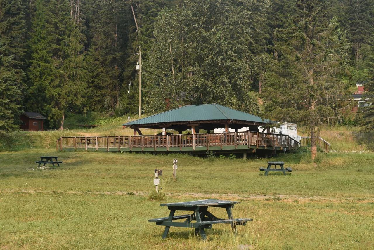Helmcken Falls Lodge Cabin Rooms And Rv Park Clearwater Exteriör bild