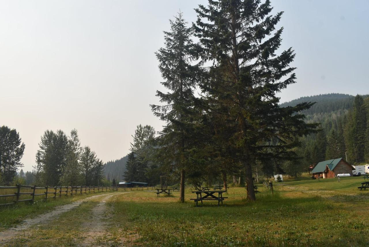 Helmcken Falls Lodge Cabin Rooms And Rv Park Clearwater Exteriör bild