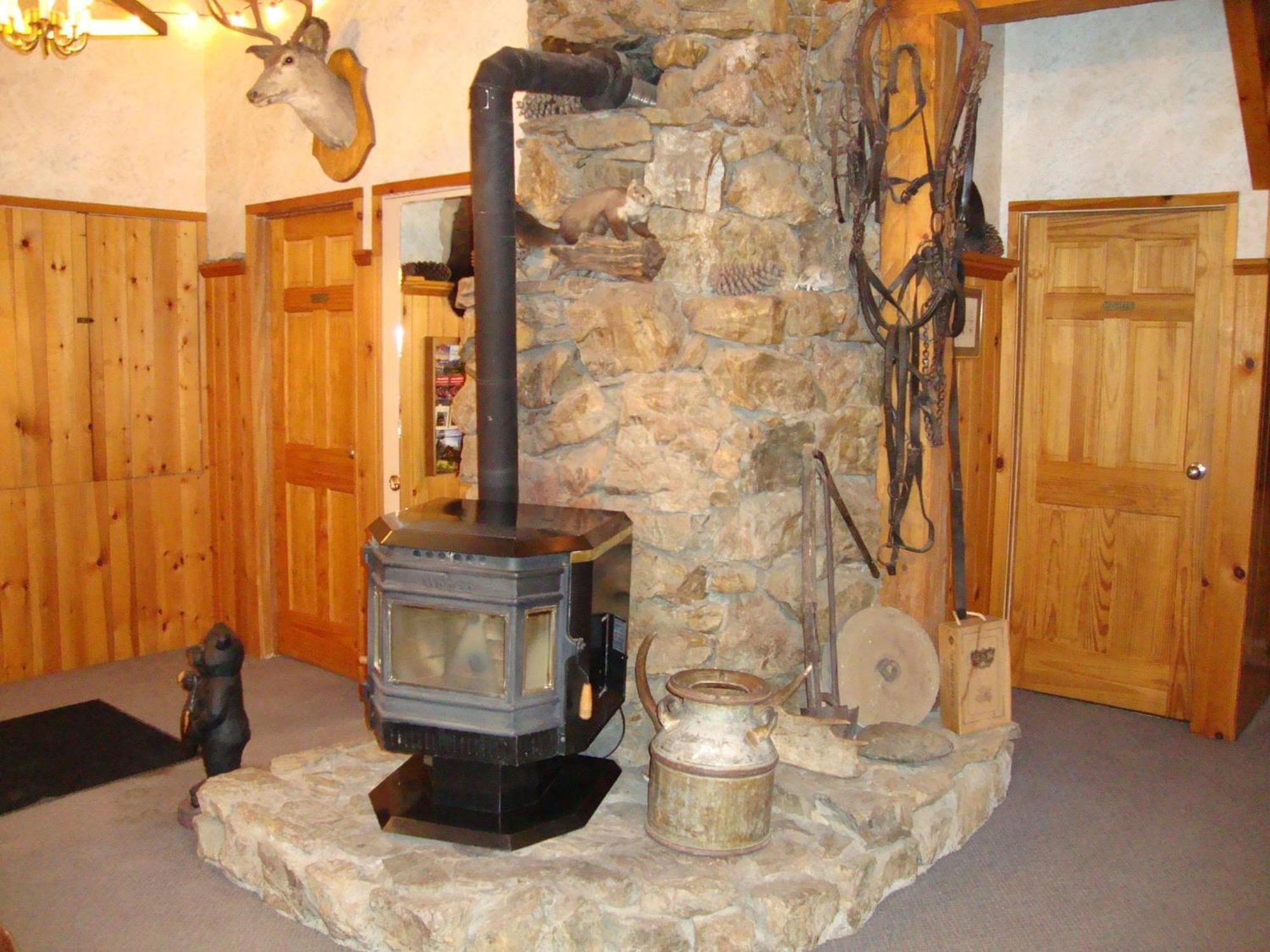 Helmcken Falls Lodge Cabin Rooms And Rv Park Clearwater Exteriör bild
