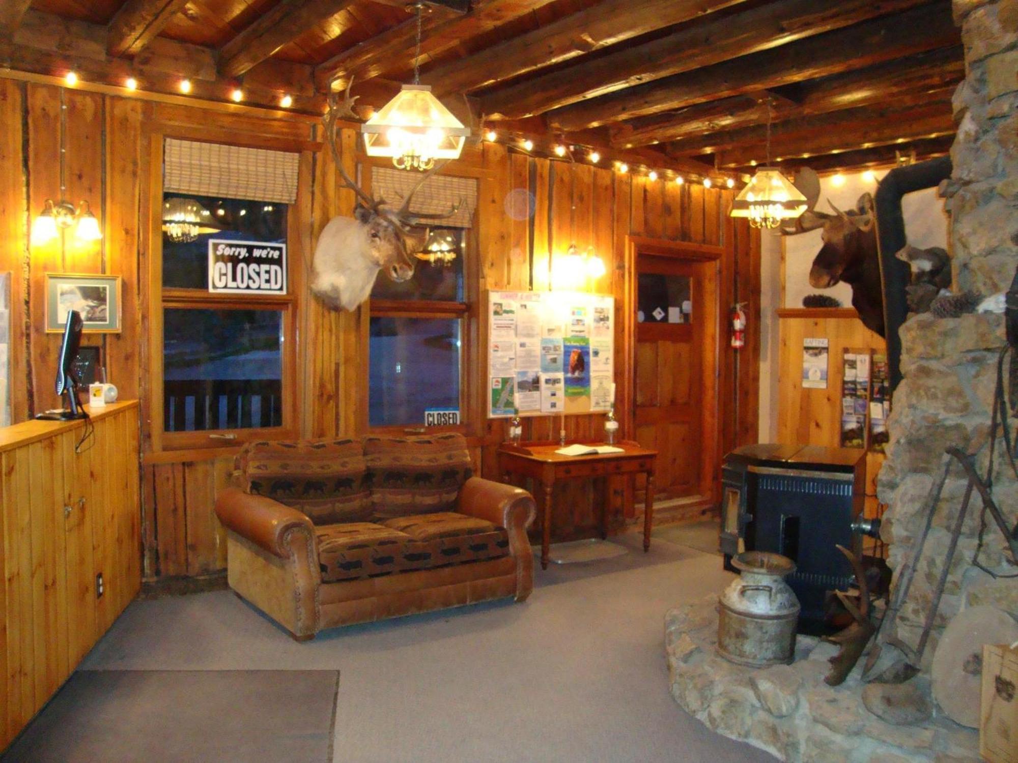 Helmcken Falls Lodge Cabin Rooms And Rv Park Clearwater Exteriör bild