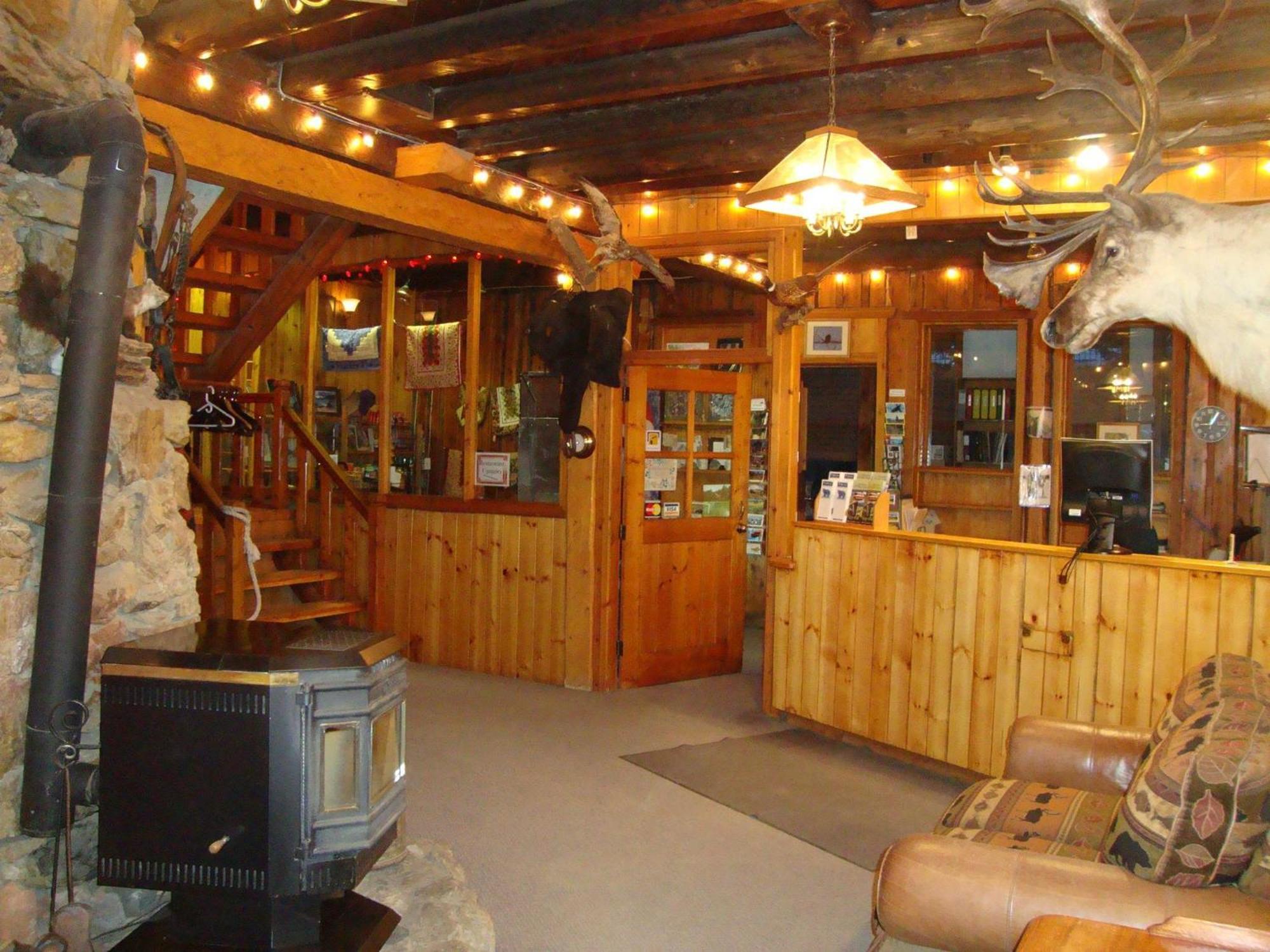 Helmcken Falls Lodge Cabin Rooms And Rv Park Clearwater Exteriör bild