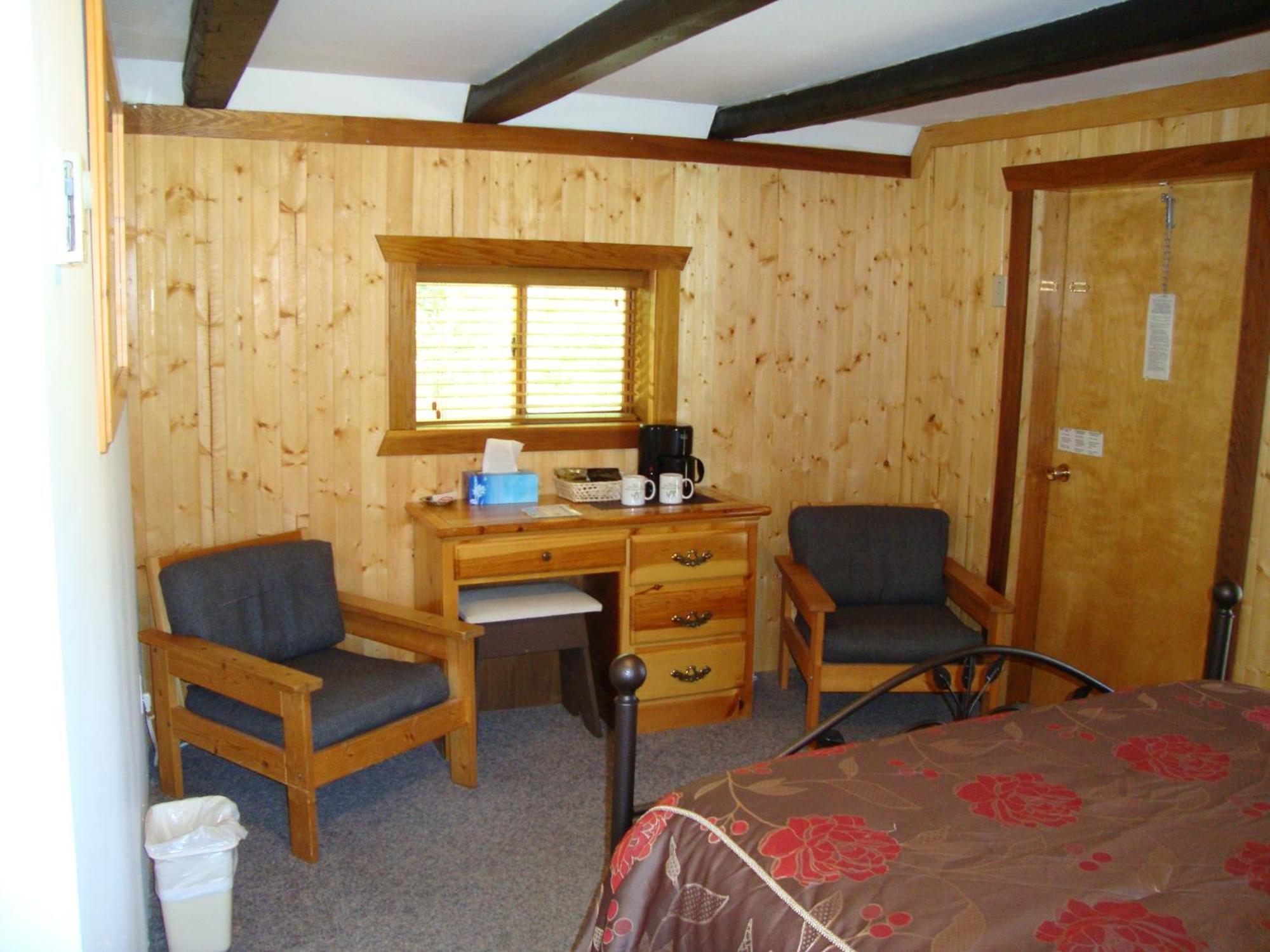 Helmcken Falls Lodge Cabin Rooms And Rv Park Clearwater Exteriör bild