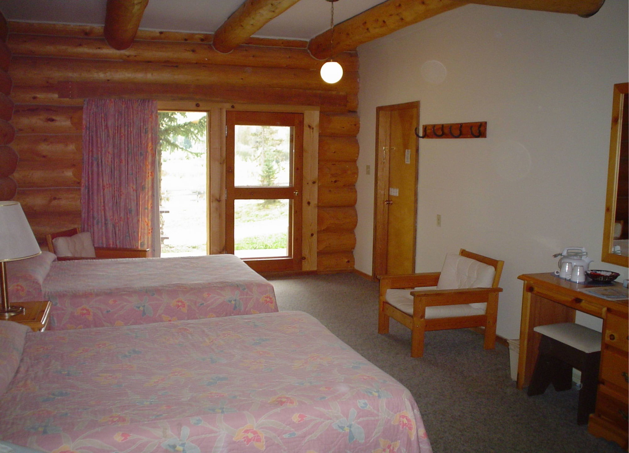 Helmcken Falls Lodge Cabin Rooms And Rv Park Clearwater Exteriör bild