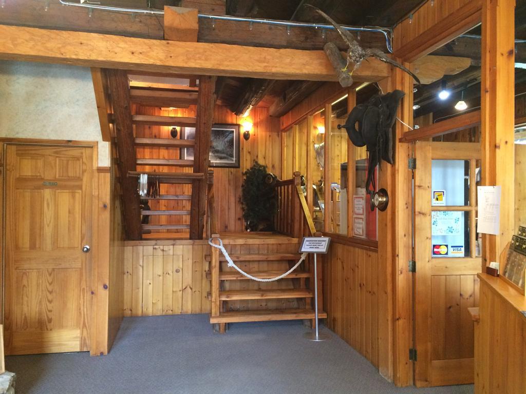 Helmcken Falls Lodge Cabin Rooms And Rv Park Clearwater Exteriör bild